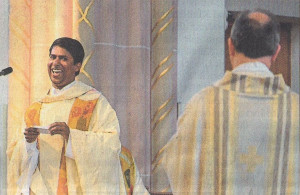 Strahlend: Pastor Alex Mathew freute sich, „wieder zu Hause zu sein&quot; und erinnerte sich an die gemeinsame Zeit in Emstek