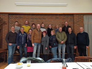 Der Pfarreirat von links: Jens Rickwärtz, Hendrik Ast, Georg Menke, Chris Laumann, Angela Boog, Martina Wagner,Stefan Meckelnborg, Maren Peternel, Andrea Kahlert, Lara Holtvogt, Carolin Crone,Maria Heller, Wolfgang Muschalla, Pfr. Michael Heyer, Heiko Sander und Matthias Siemer. (Es fehlt: Kathrin Pöhler)